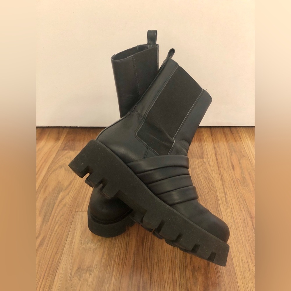 Paloma Barcelo Black Leather Chunky Chelsea Boots size 39 or 8.5 Spain Moto - Picture 3 of 13